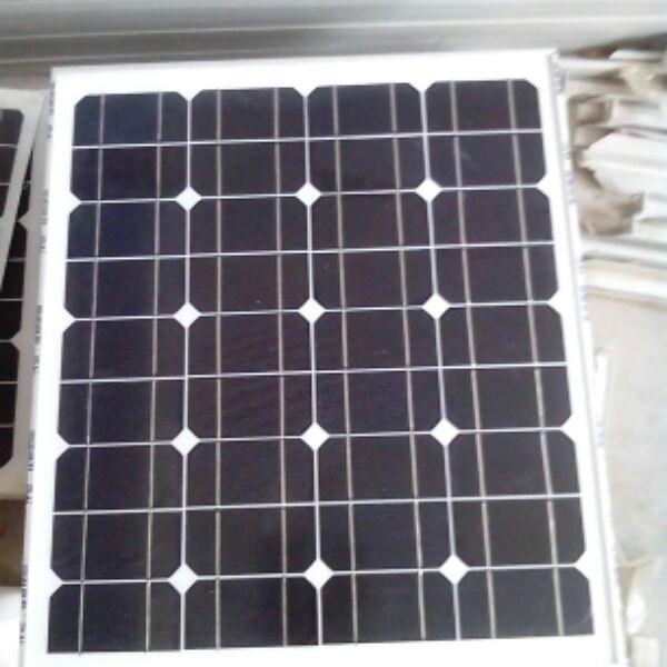 Tấm pin năng lượng mặt trời  50W, 50W single crystal solar panel to charge 12V