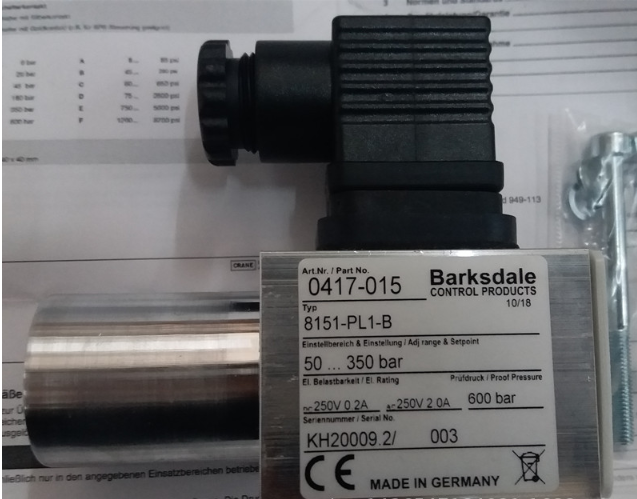 Công tắc áp suất, pressure switch BARKSDALE 0417-015 8151-PL1-B